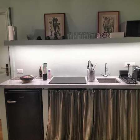 Rosso Apartment *